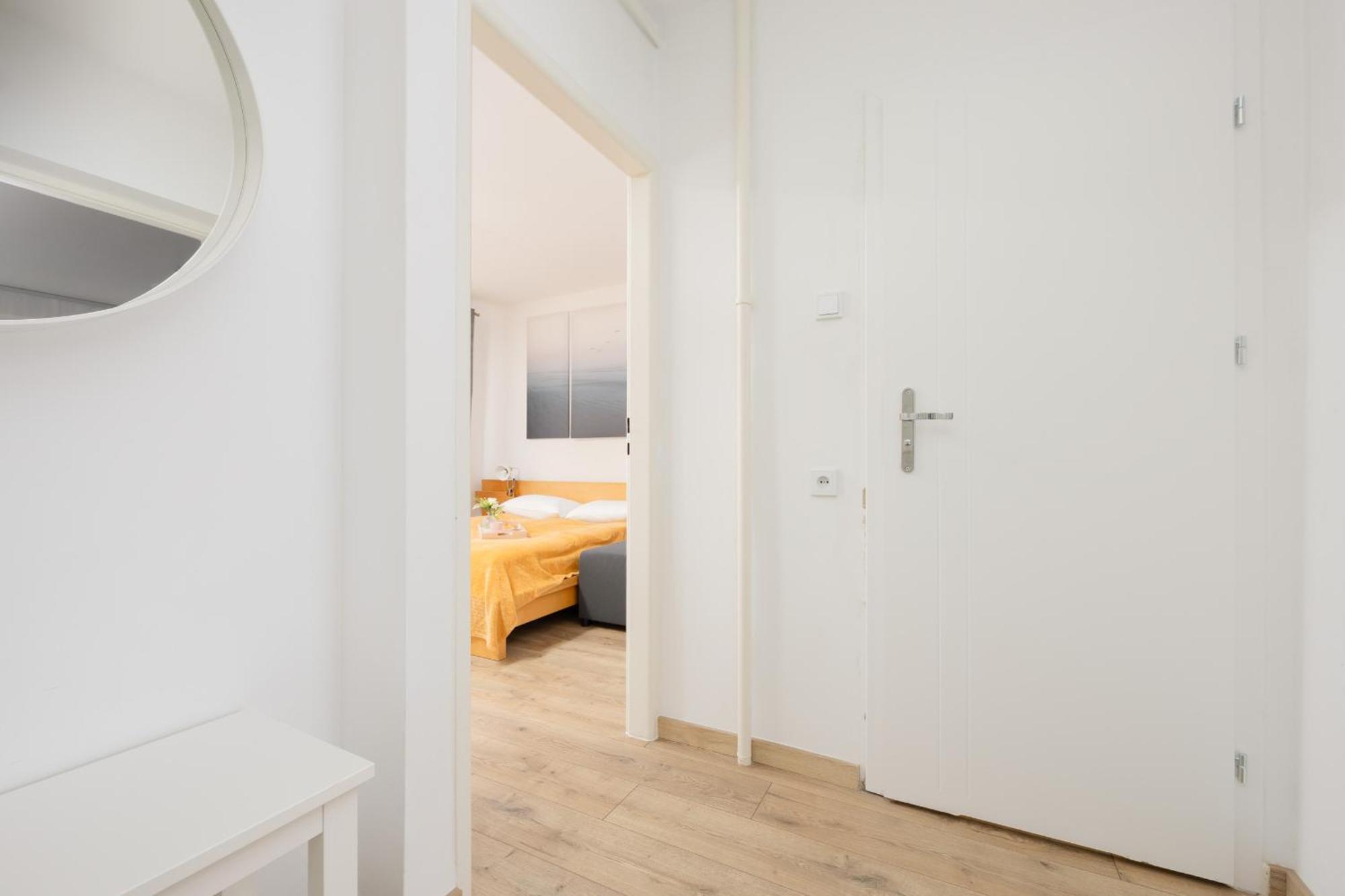Unique In By Renters Apartment *